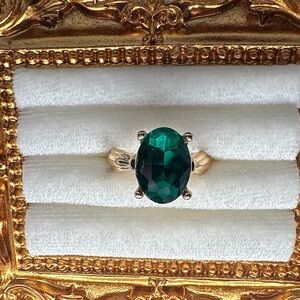 Oval Cut Emerald Green Colored Glass Inlaid Zinc Alloy Women's Ring Size 8 NWOT